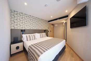 Premium Triple Room, Terrace (Pool)