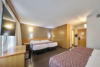 Family Room (4 adults)