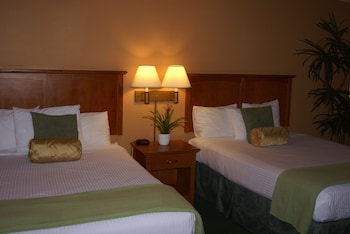 Suite, Multiple Beds, Kitchenette, Mountain View