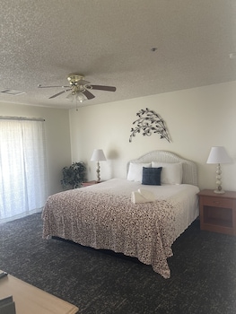 Family Villa, Multiple Beds (Villa Two, 281 Ft from Resort. 3 Bedr)