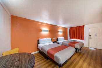 Standard Room, 2 Double Beds, Accessible, Smoking