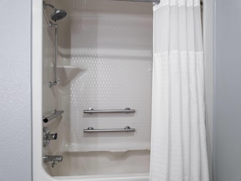 Room, 1 Queen Bed, Mobility Accessible, Non Smoking (Hearing, Bathtub w/ Grab Bars)