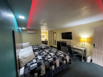 Standard Room, 2 Double Beds, Non Smoking, Refrigerator & Microwave