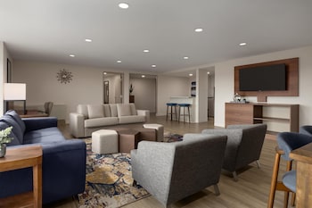 Suite, 1 King Bed, Kitchen