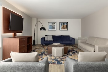 Suite, 1 King Bed, Microwave, Corner