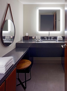 Room, 1 King Bed, Accessible, Bathtub