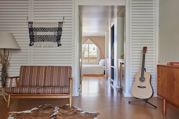 Superior Suite, 1 King Bed (Simple Suite 1 King)