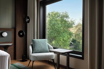 Deluxe Room, 1 King Bed