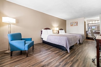 Standard Room, 2 Double Beds, Non Smoking (Pet Friendly)