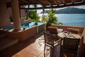 Oceanfront Master Pool Suite