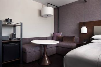 Room, 1 King Bed (Mobility Accessible, Tub)
