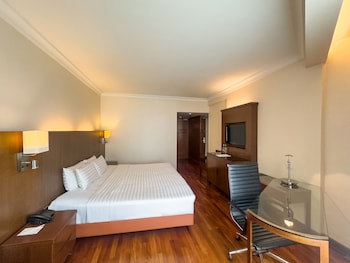 Deluxe King Bed