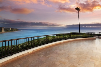 Ali'i Presidential 1 Bedroom Suite, Black Rock View, Oceanfront King
