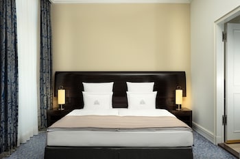 Deluxe Room, 1 King Bed
