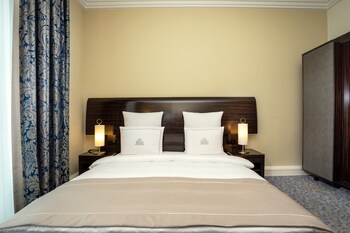 Superior Room, 1 King Bed, Lake View