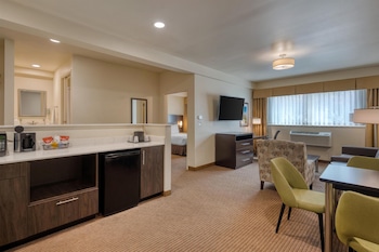 Family Suite, 1 Queen Bed, Non Smoking, Refrigerator & Microwave (Queen sofabed)