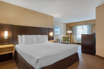 Standard Room, 1 King Bed, Non Smoking, Refrigerator
