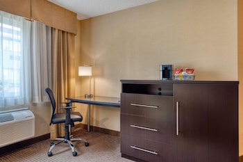 Standard Room, 1 King Bed, Non Smoking, Refrigerator