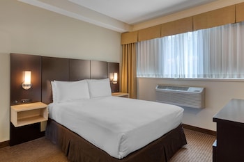 Family Suite, 1 Queen Bed, Non Smoking, Refrigerator & Microwave (Queen sofabed)