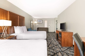 Business Room, 2 Queen Beds, Non Smoking, Refrigerator & Microwave (Oversized Room)
