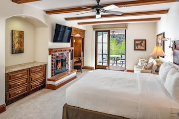 Deluxe Villa, 1 King Bed (Studio)