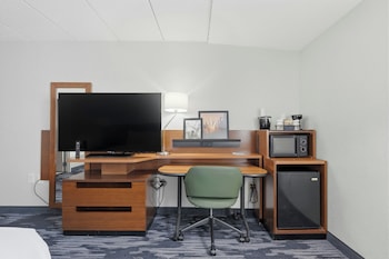 Room, 1 Queen Bed, Hearing Accessible (Roll-in Shower)