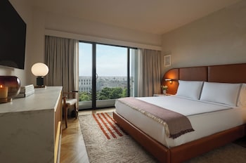 Club Room, 1 King Bed (Skyview)