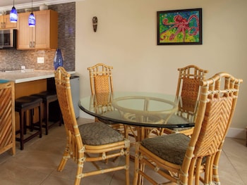 Condo, 2 Bedrooms (19B)
