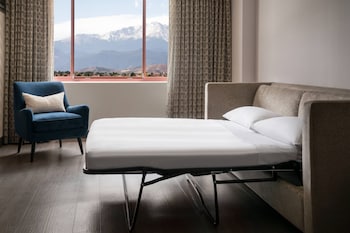 Room, 1 King Bed with Sofa bed, Mountain View (Corner)