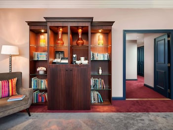 Suite (Canal House, Butler Service)