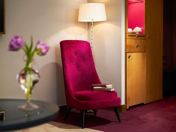 Junior Suite, 1 King Bed (View)