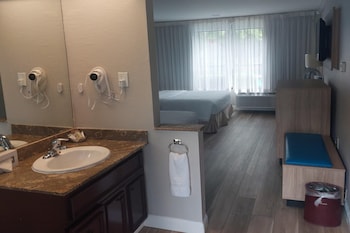 Suite, 2 Queen Beds, Non Smoking