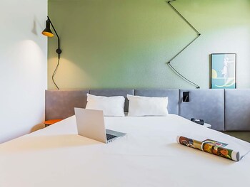 Room, Multiple Beds