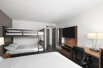 Standard Room, Multiple Beds, Non Smoking