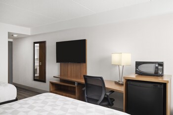 Standard Room, 2 Queen Beds, Non Smoking, Corner