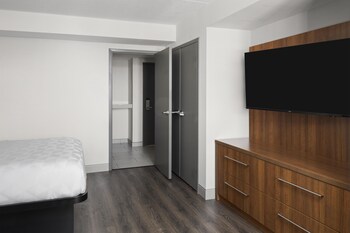 Suite, 2 Queen Beds, Non Smoking (Walk-in Shower;with Sofabed)
