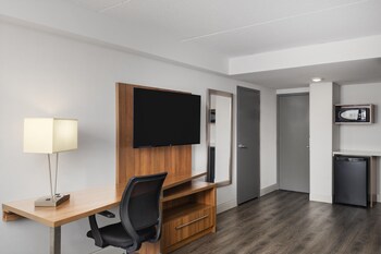 Standard Room, 2 Queen Beds, Non Smoking (Walk-in Shower)