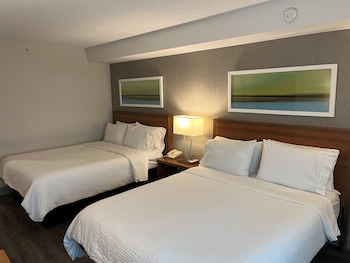 Standard Room, 2 Queen Beds, Non Smoking (Walk-in Shower)