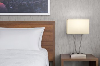 Executive Room, 1 King Bed, Non Smoking (Walk-in Shower)