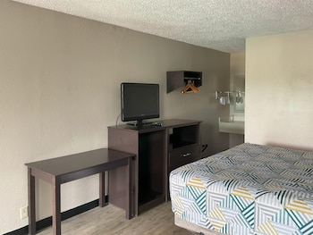 Standard Room, 1 King Bed, Non Smoking, Refrigerator & Microwave