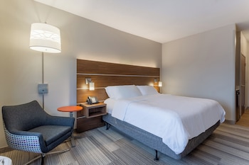 Standard Room, 1 King Bed, Accessible (Roll-In Shower)