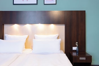 Standard Room, 1 Queen Bed