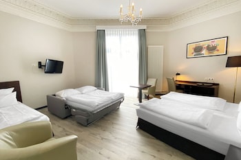 Premium Room, Multiple Beds (Family Room)