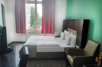 Standard Room, 1 King Bed