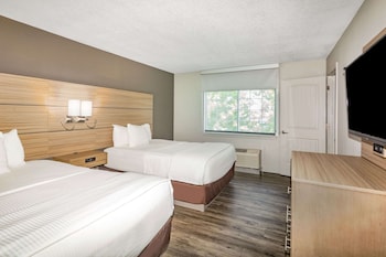 2 Queen Beds, One-Bedroom Suite, Non-Smoking