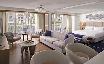 1 Bedroom King Suite, Marina View with Balcony