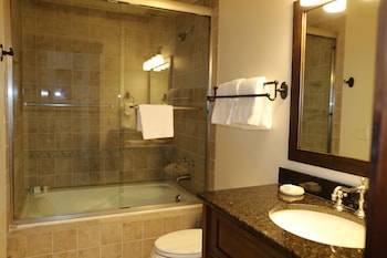 Junior Suite, 1 King Bed with Sofa bed