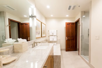 Deluxe Room, 1 King Bed, Fireplace