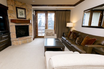 Junior Suite (Two Queen)