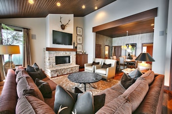 Luxury Suite, 2 Bedrooms, Mountain View (PREMIUM)